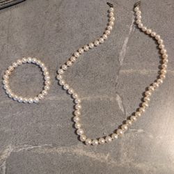 Pearl Necklace And Bracelet 
