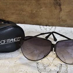 Lilly Of France Vintage Foldable Sunglasses. 