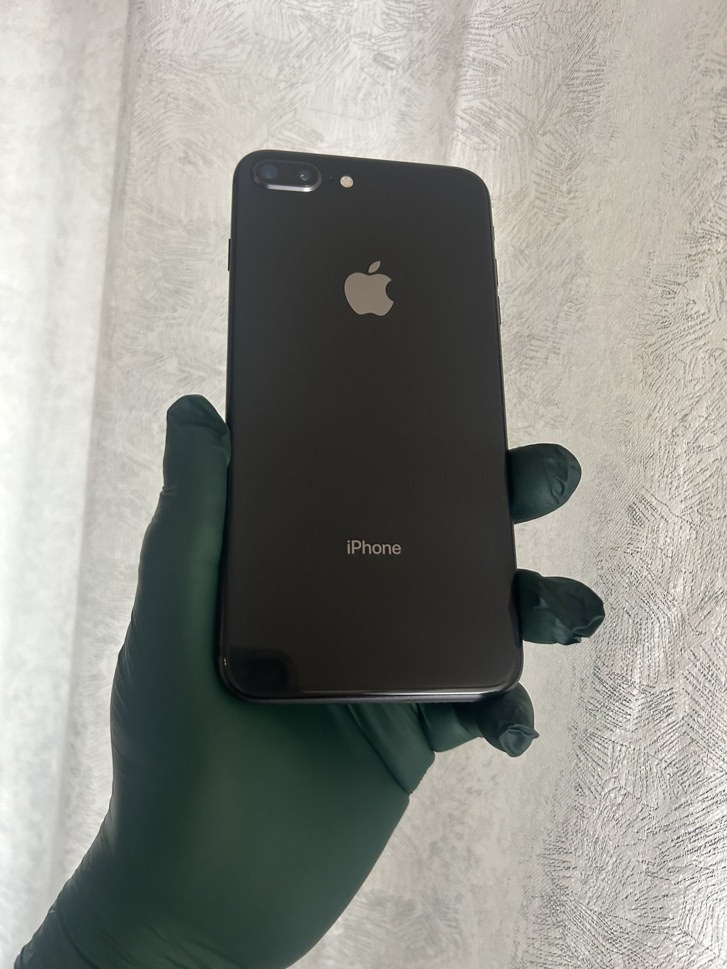 iPhone 8 Plus