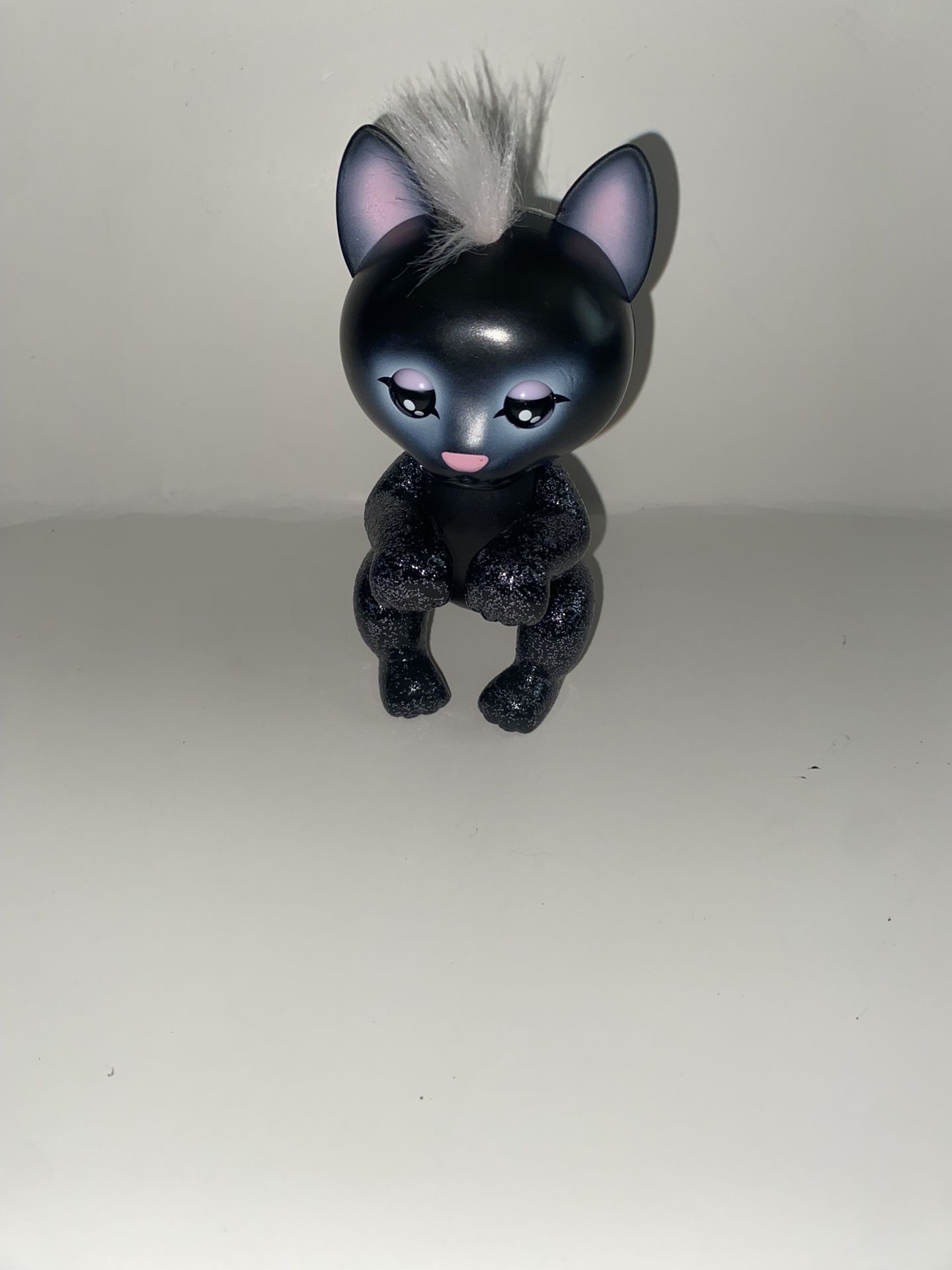 Fingerlings Light up baby black panther 5"