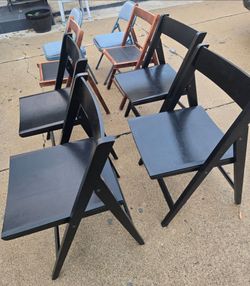Lot of 8 folding chairs