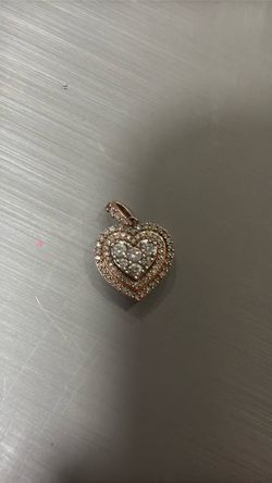 Gold diamond heart pendant