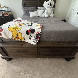 Queen Bedroom Set