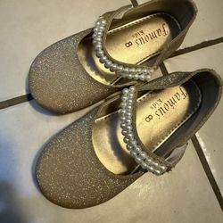 Famous Kids Gold Glitter Shoes - Size 8