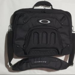 VINTAGE OAKLEY TACTICAL GEAR COMPUTER LAPTOP  MESSENGER BAG BLACK 