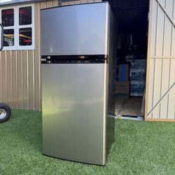 Insignia 4.3 Cubic Feet Mini Refrigerator 