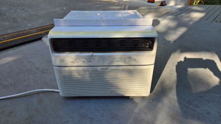 Toshiba 500 sqft 12,000-BTU air conditioner