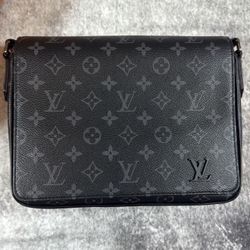 Louis Vuitton Messenger bag
