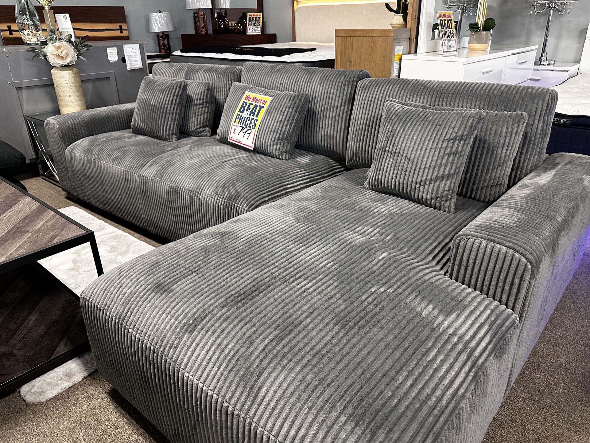 Lovely Sectional! $699! Easy Financing! ✅🚨🏠