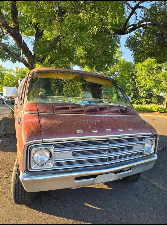 1977 Dodge Tradesman 200