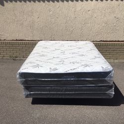 Brand New Queen Size Plush Mattress And Box Spring In Plastics 