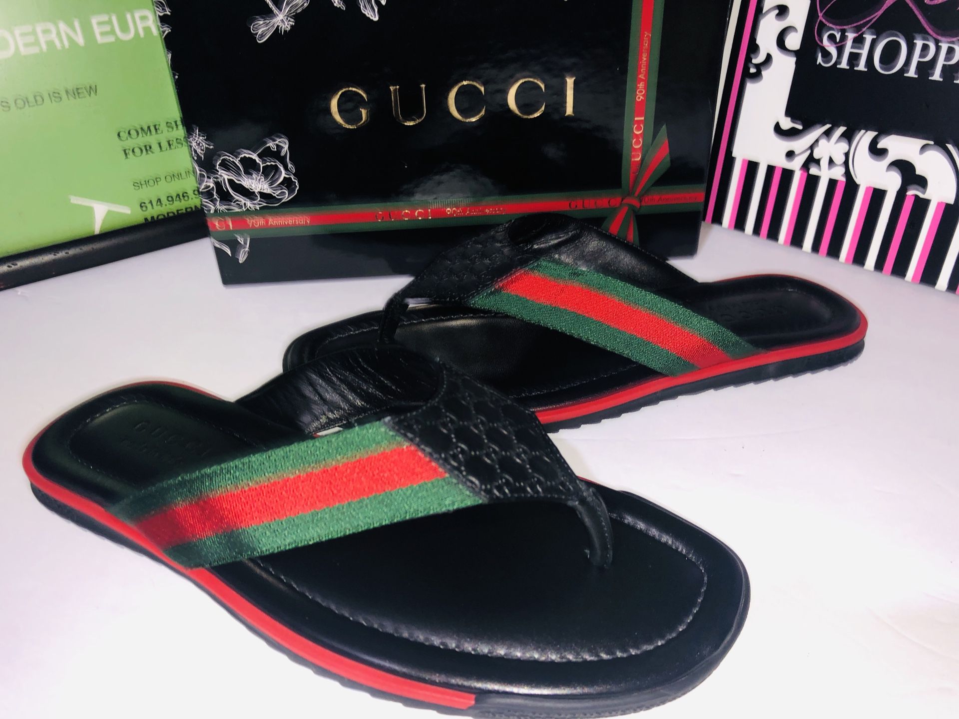 Gucci thong web embossed sandals size 9 new