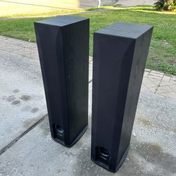 Pair of Polk Audio R30 Speakers