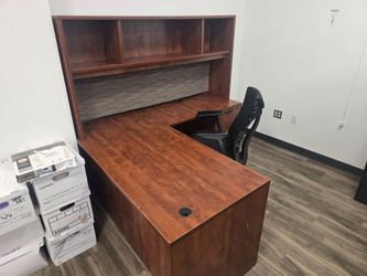 Office desk w/ hutch