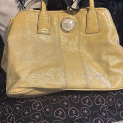 Designer Bags Wallets And Wristlets Must Go Moving Sale