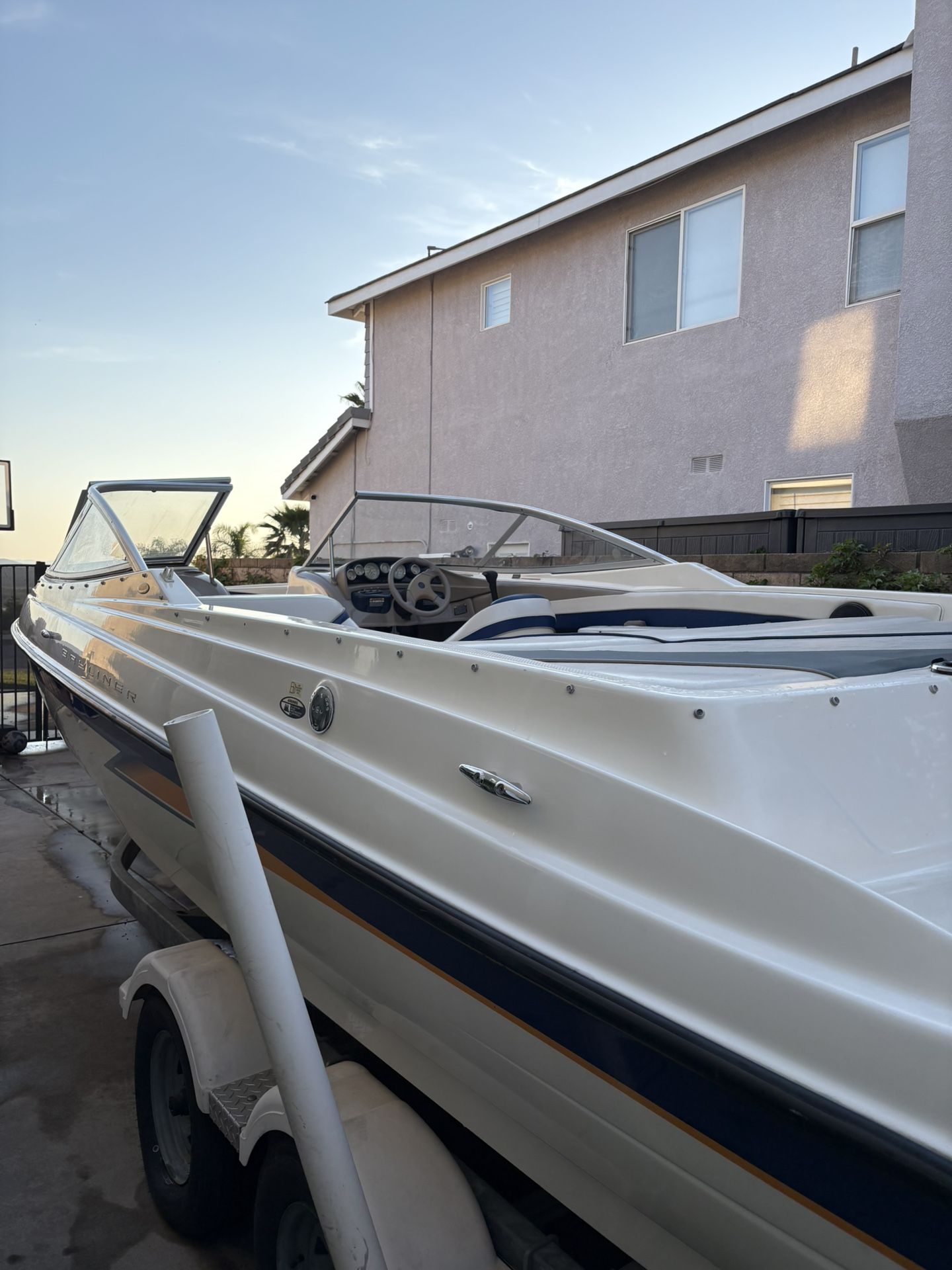2004 Bayliner 225