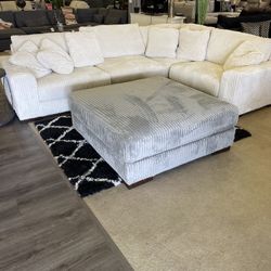Lindyn Ivory 4pc Sectional