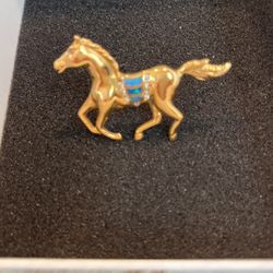 Unique Horse Pin in 14 K Yellow Gold With Opals And Nine Diamonds