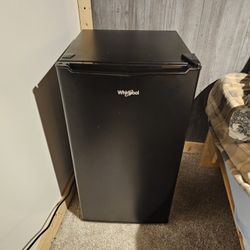 Whirlpool Mini Fridge 