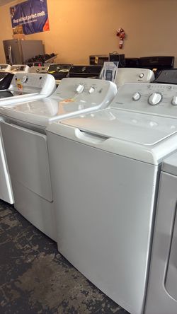 Like new Hotpoint washer and gas dryer set