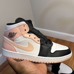 Air Jordan 1 Mid “Crimson Tint” 554724 133 Size 8.5M/ 10W