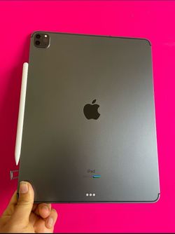 Apple IPad Pro 12.9” 5th Generation ( M1 chip / Mini Led XDR display / 2021) 128GB WiFi + cellular (5G ) with keyboard, pen &  Accessories