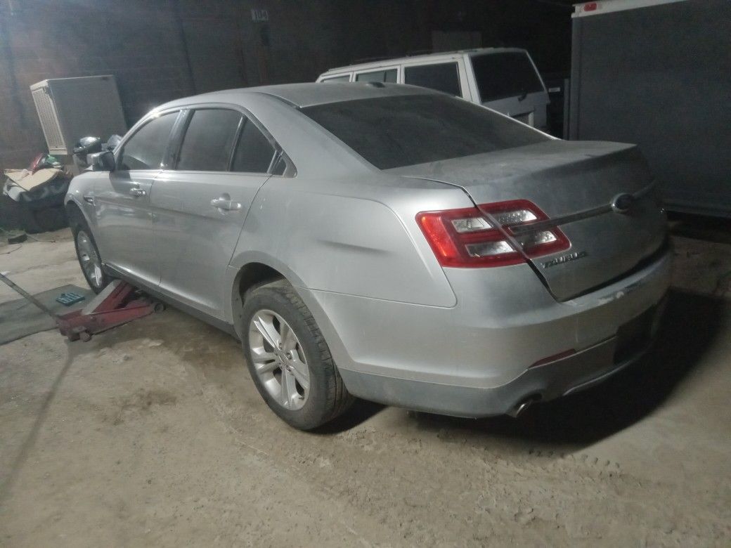 2014 Ford Taurus