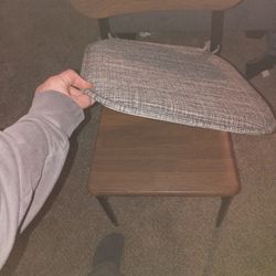 Chairs And Wood  Table Chairs 25$ Table 60