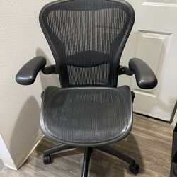 Herman Miller Aeron Office Chair ( SIZE B ) FULLY ADJUSTABLE !!
