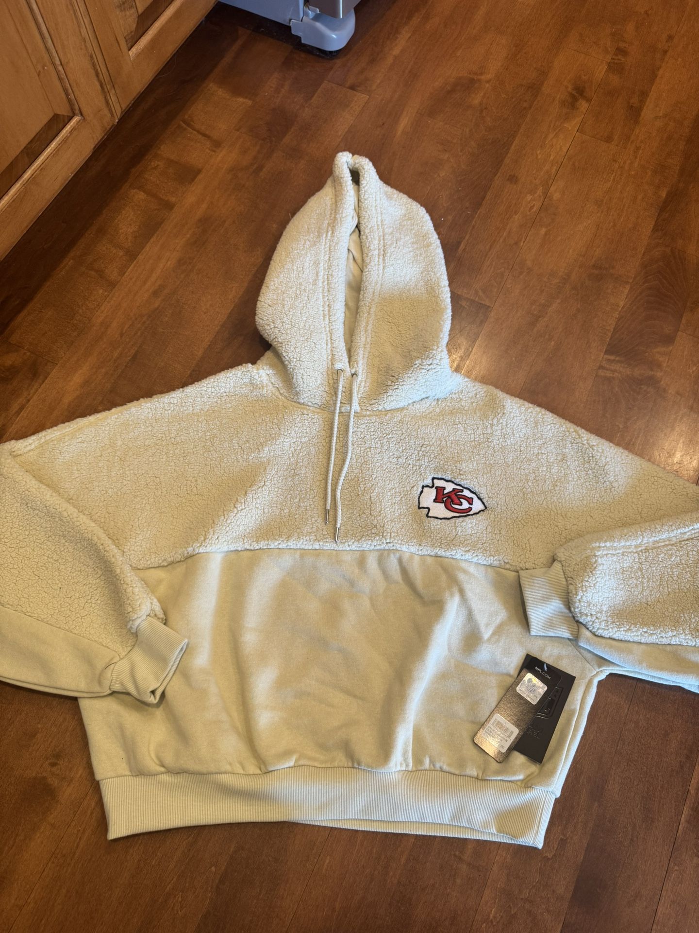 Woman’s brand new with tags NFL Kansas City Chiefs hoodie shipping available