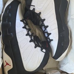 Jordan 9 space jams size 9