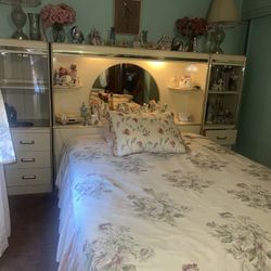 Vintage MCM Cream Laquer Bedroom Set 