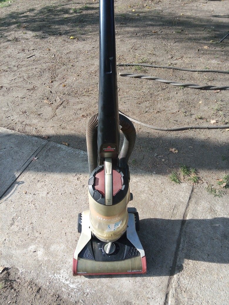 !! Vacuum Bissell Works Good 