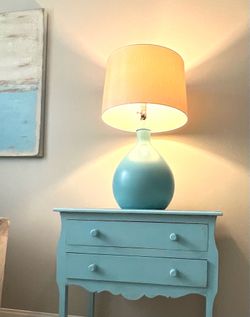 Attractive Mid-Century Modern  Table Lamp
