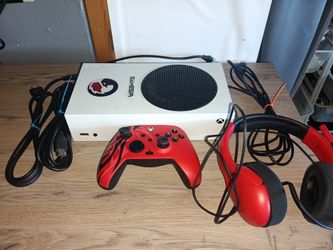 Xbox Series S 512 GB (NEED IT GONE ASAP)