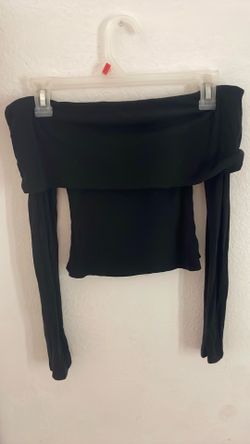 black shoulderless sleeved top