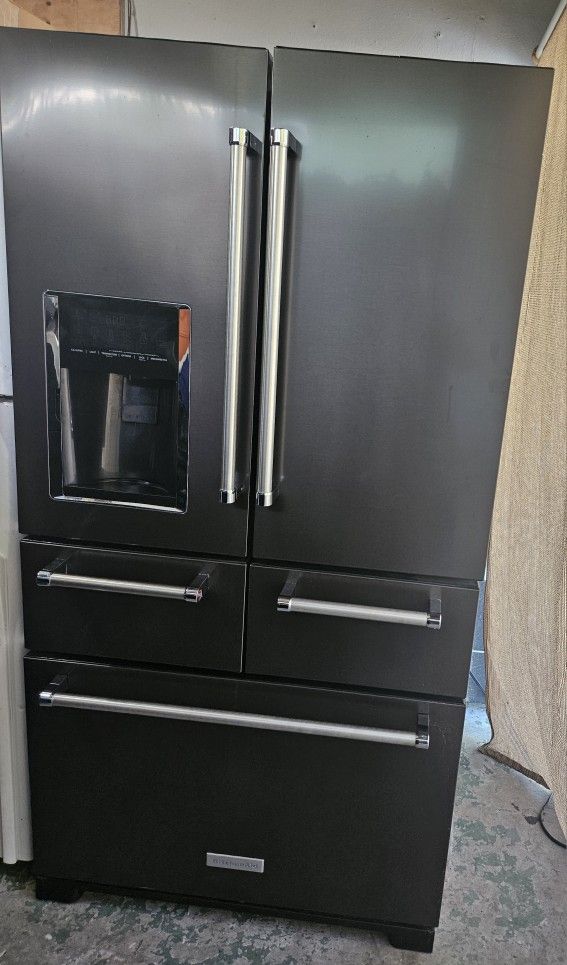 It works but does not cool. Need parts or someone who knows how to fix it. It is in excellent condition.