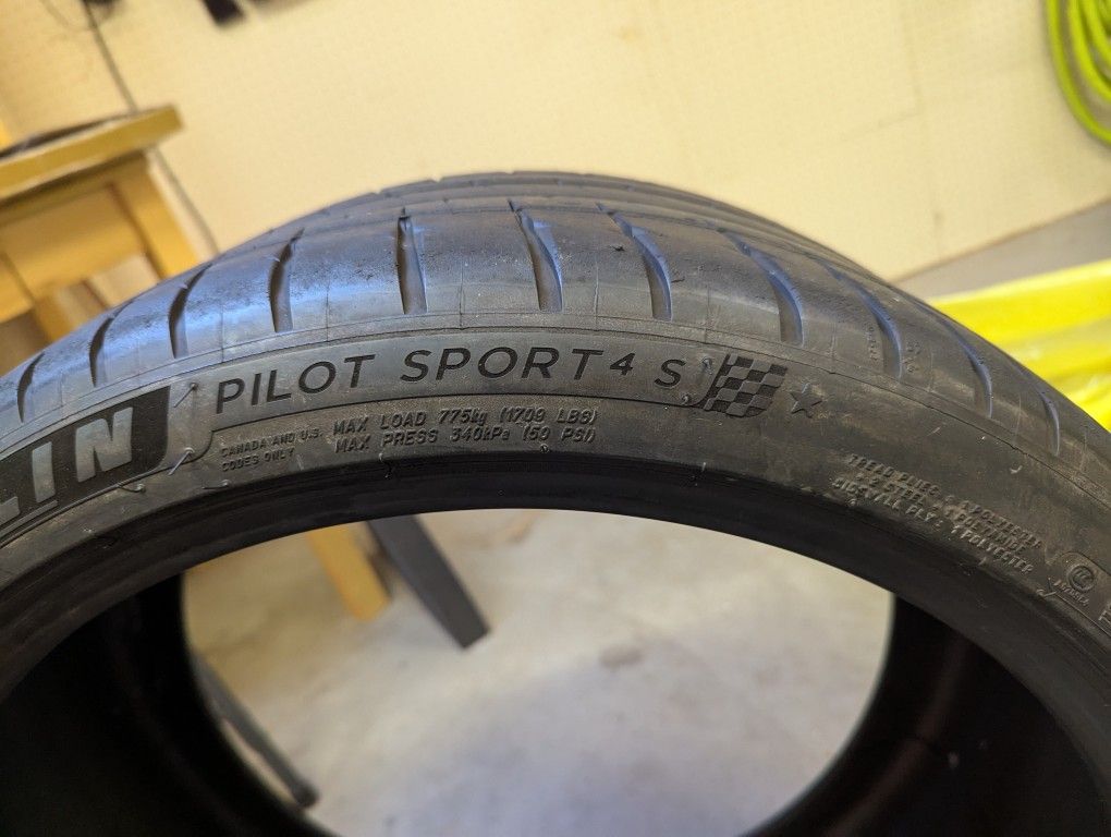 Michelin Pilot Sport 4S Tires (2) 285/30/20