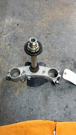 09 - 12 suzuki gsxr 1000 lower triple steering stem