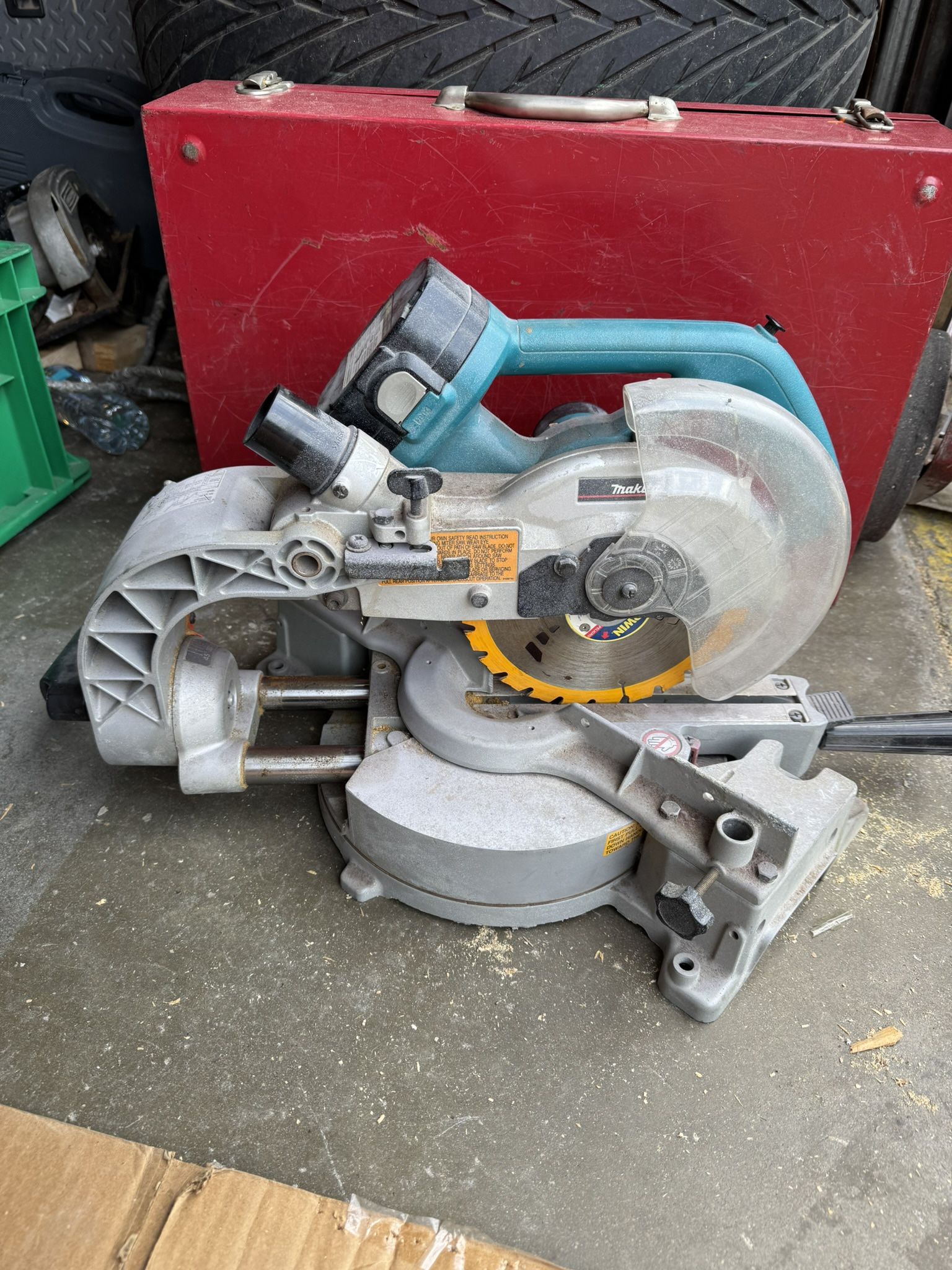 MAKITA 18V Battery /  7-1/2” MITER SAW