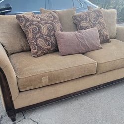 Sofá de 2 plazas H.M. Richards - Súper Cómodo y Elegante