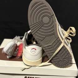 Travis Scott’s Size 8