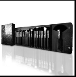 Infinite Chroma Brush Set and Professional Make Up Kit