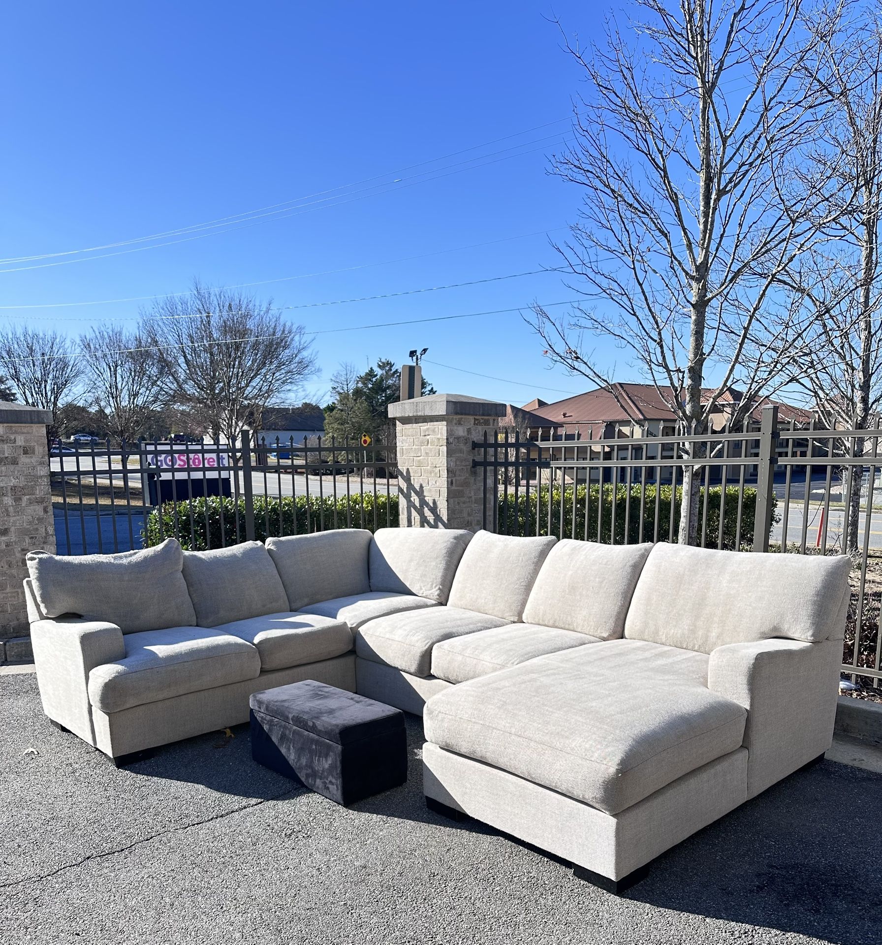 Free Delivery π Light Grey Sectional Couch