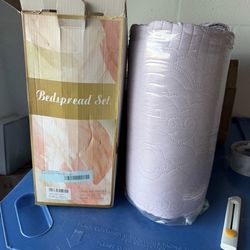 Queen sized bedspread and two pillow shams