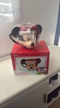 New Christmas Holiday Mickey Mouse Cup $5 