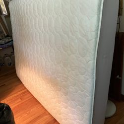 Like New Full Size Mattress