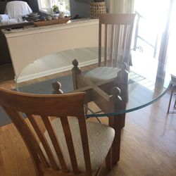 Kitchen table - 2 Chairs