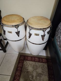 Set of 2 LP congas 11" and 12" in good condition hardly used skin still in great condition