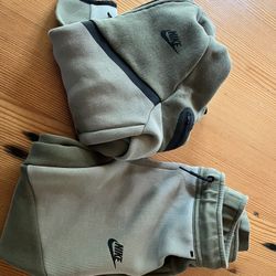 Nike Tech Jacket And Pants Youth Large